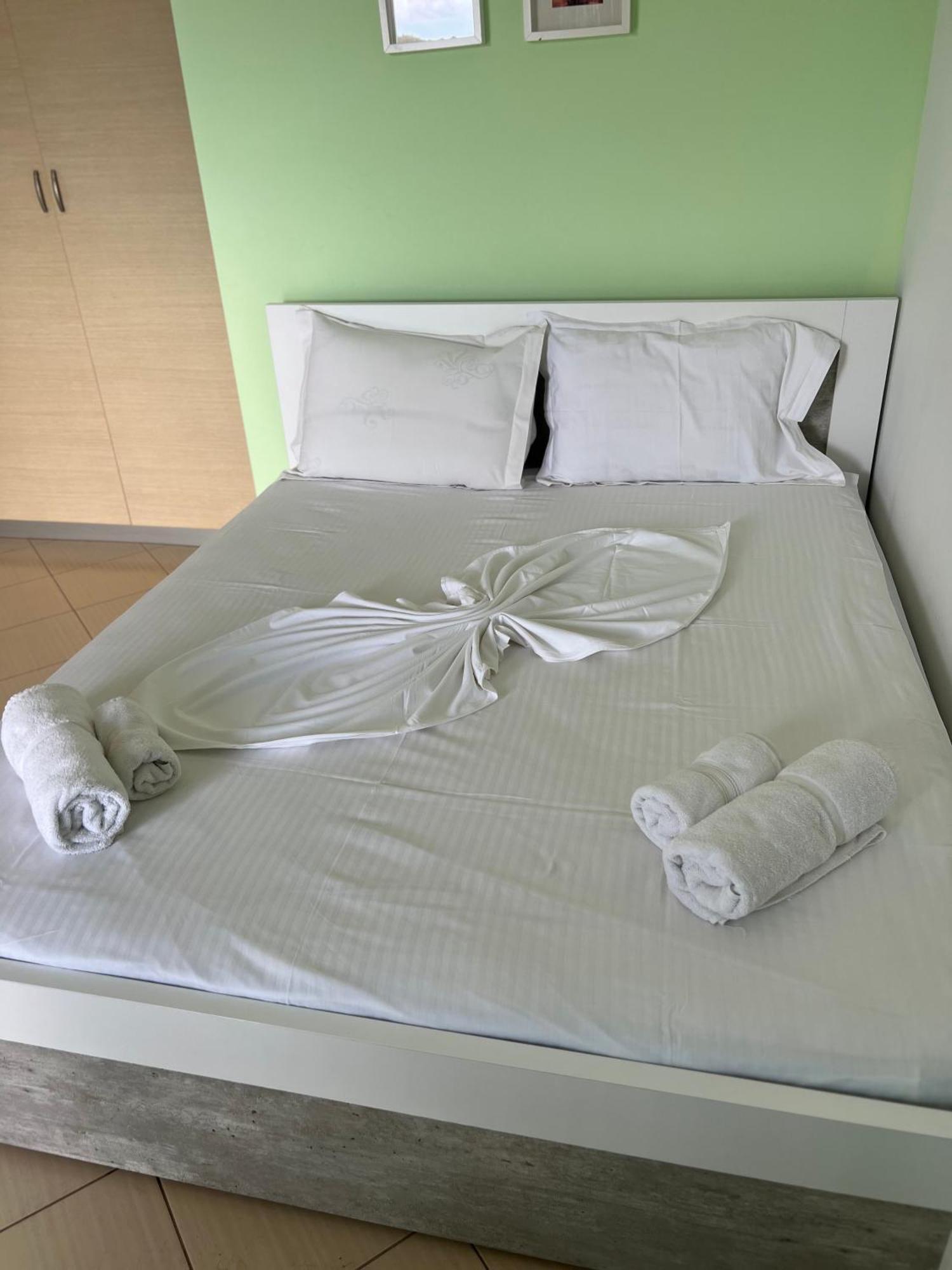 Majki Beach Apartments Sarandë エクステリア 写真
