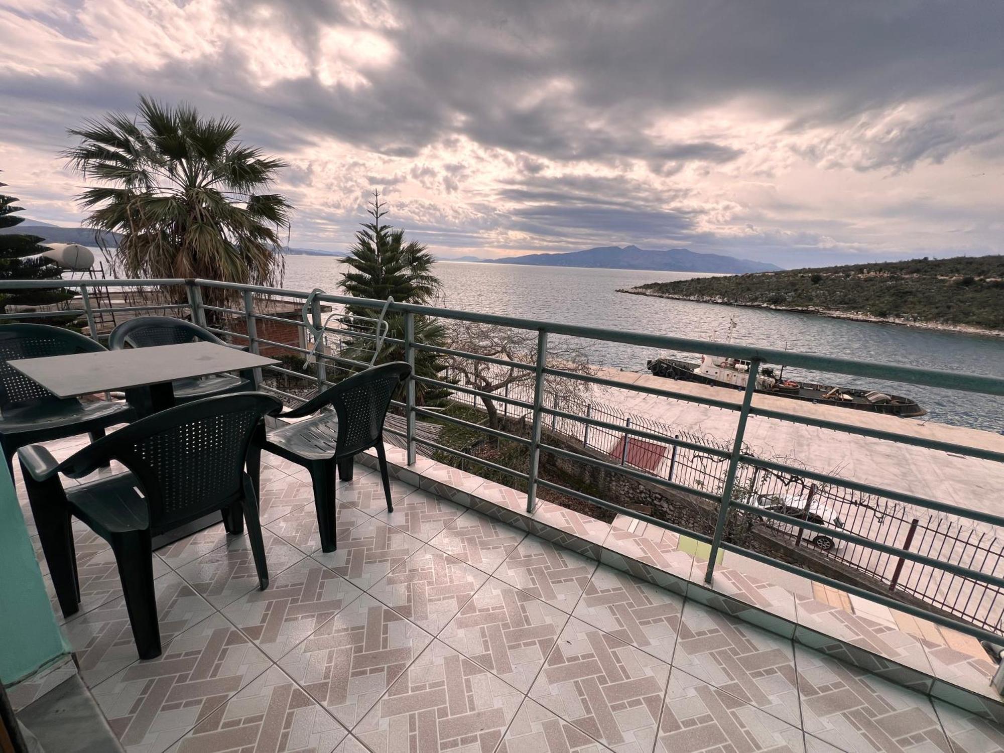Majki Beach Apartments Sarandë エクステリア 写真