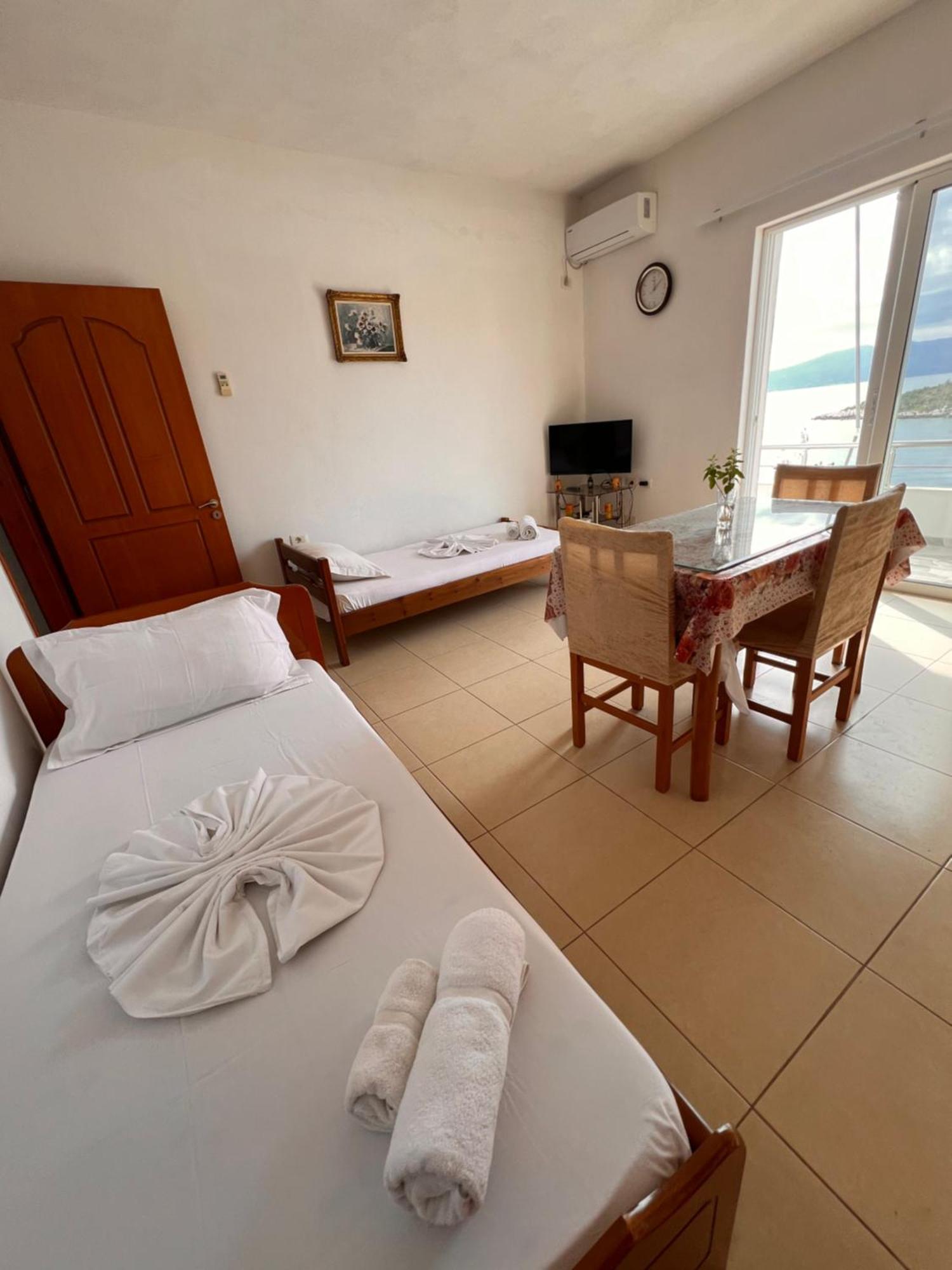 Majki Beach Apartments Sarandë エクステリア 写真